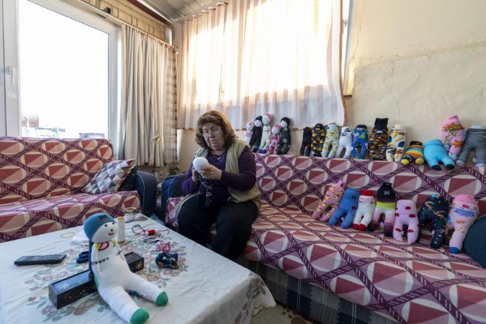 Mersin�de evler at�lyeye d�n��t�: Kad�nlar �oraptan oyuncak yap�yor