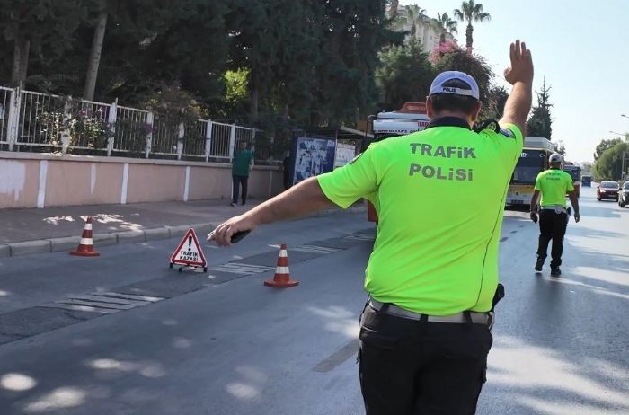 Trafik g�venli�ini tehlikeye d���ren s�r�c�ye 141 bin TL ceza kesildi