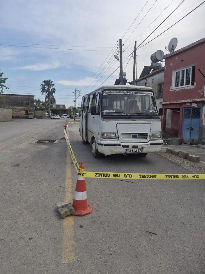 Mersin'de �z�c� kaza: 2 ya��ndaki �ocuk babas�n�n kulland��� arac�n alt�nda kald�