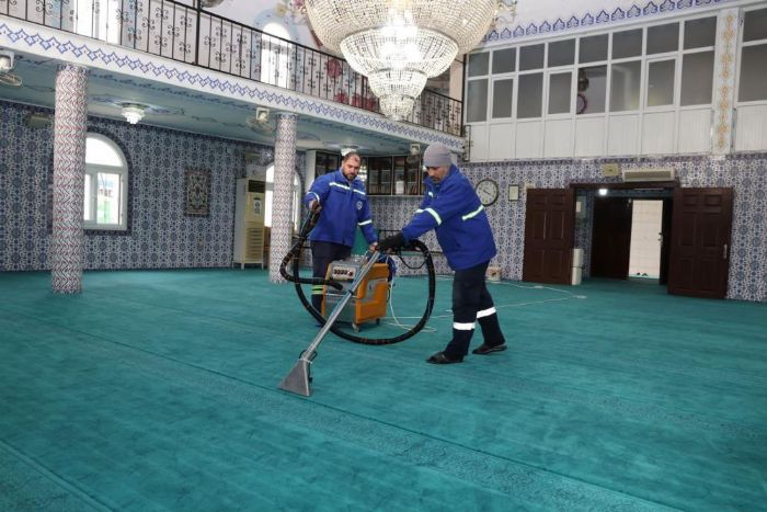 Akdeniz�de ibadethaneler periyodik olarak temizleniyor