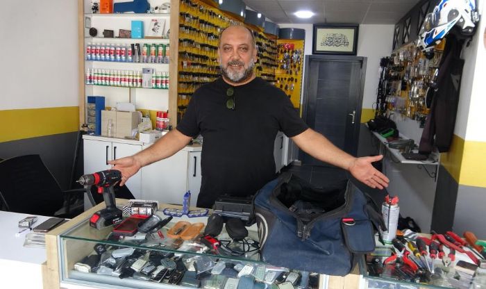 100 bin liral�k tak�m �antas�n� al�p gitti, bir g�n sonra geri b�rakt�