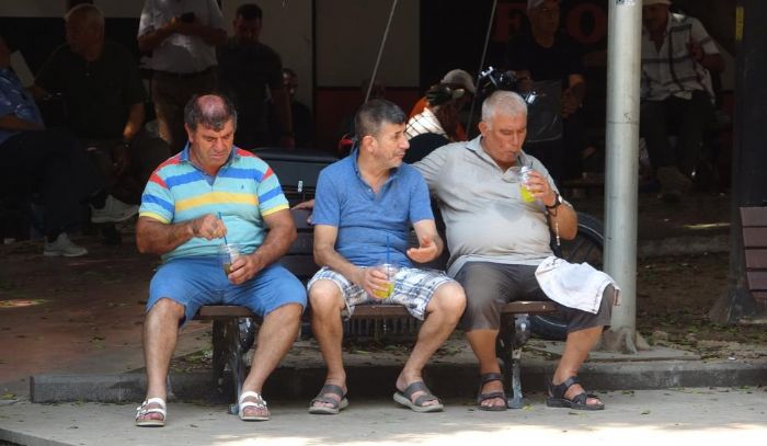 Mersin�de s�cak hava ve nem bunaltt�