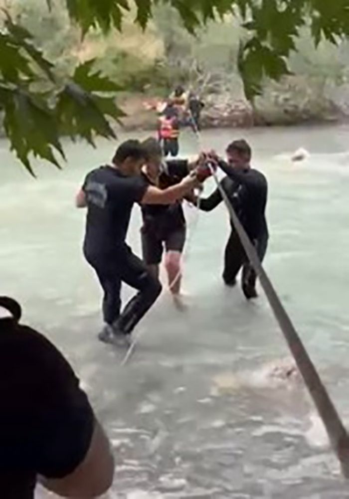 Mersin'de derede mahsur kalan 7 ki�i kurtar�ld�