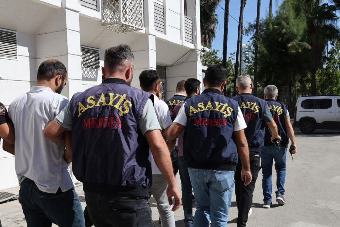 16 milyonluk soygun yaptlar, biri damda uyurken yakaland: 4 tutuklama